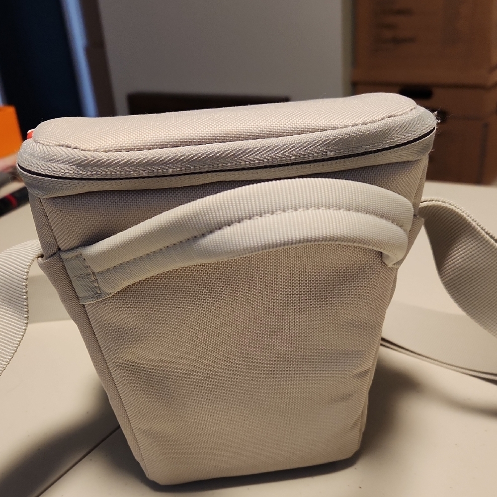 Compact Cream Camera Bag - Picture 3 of 5